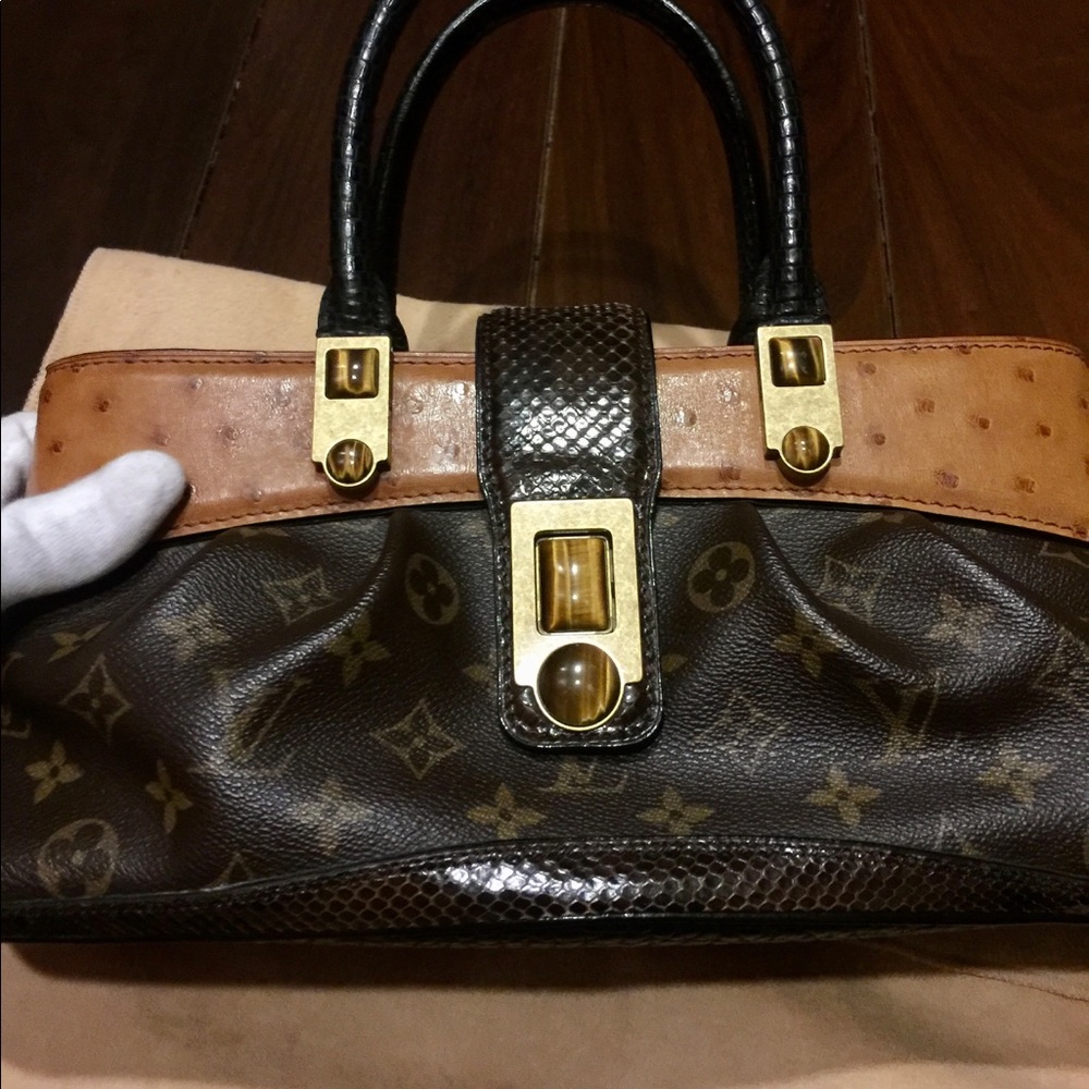 In trend! Louis Vuitton Macha Waltz limited edition handbag east west